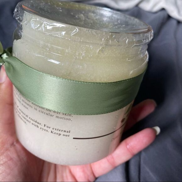 Crystalline Almond Vanilla Salt Scrub. - Picture 5 of 5